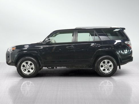 Used 2018 Toyota 4Runner SR5 Premium AWD/4WD image 2