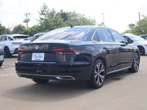 Used 2022 Volkswagen Passat 2.0T SE FWD image 5