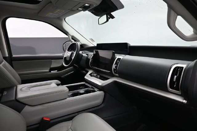 Certified 2025 Ford Expedition Active AWD/4WD image 34