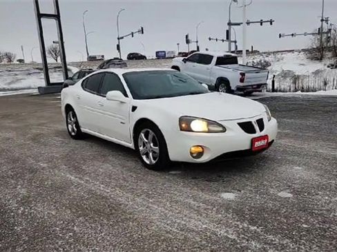 Used 2008 Pontiac Grand Prix GXP image 2