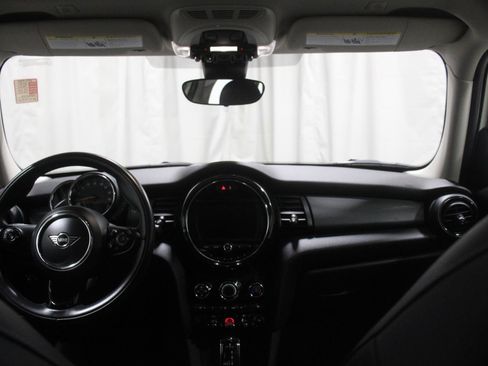 Used 2021 MINI Cooper 4-Door Hardtop w/ Storage Package FWD image 7