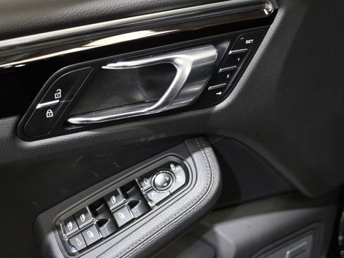 Used 2020 Porsche Macan image 20