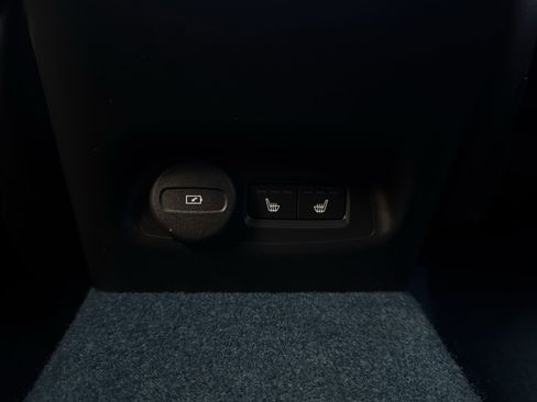 Used 2023 Volvo C40 P8 Recharge Ultimate image 22