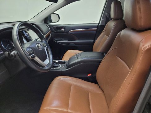 Used 2018 Toyota Highlander Limited Platinum image 17