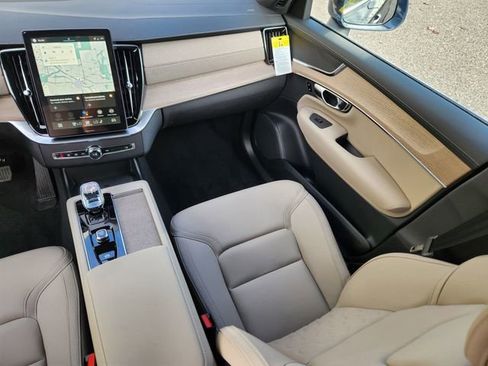 New 2026 Volvo XC90 B5 Core image 12