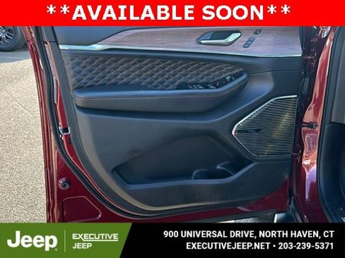 Used 2022 Jeep Grand Cherokee Summit image 9