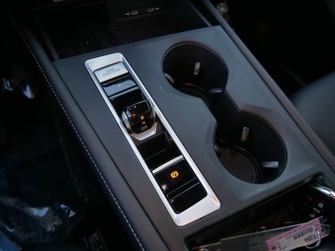 Used 2025 Volkswagen Atlas Cross Sport SE image 22