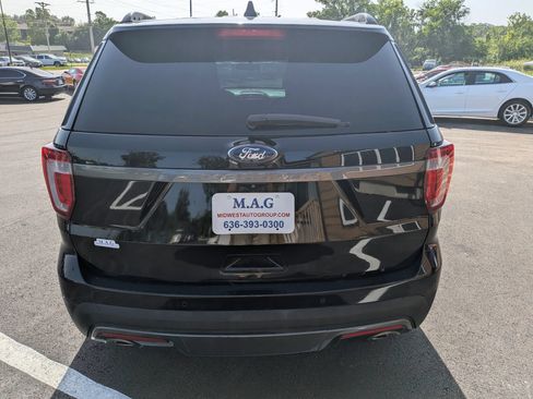 Used 2017 Ford Explorer XLT w/ Equipment Group 202A FWD image 5