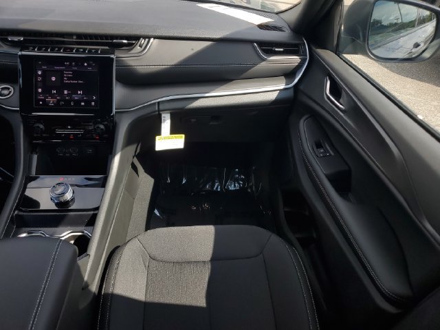 New 2026 Jeep Grand Cherokee Laredo AWD/4WD image 18