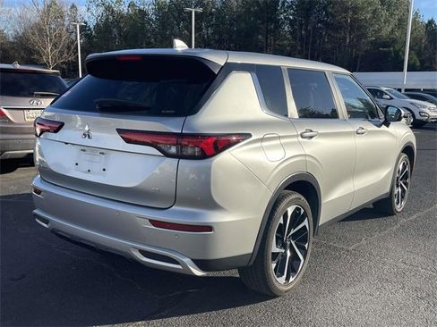 Used 2024 Mitsubishi Outlander SE Black Edition image 6