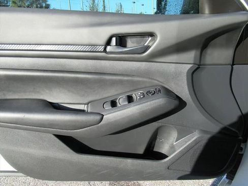 Used 2024 Nissan Altima 2.5 S image 18