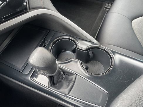 Used 2019 Toyota Camry LE image 21