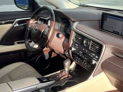Used 2019 Lexus RX 350L Luxury w/ Accessory Package FWD image 16