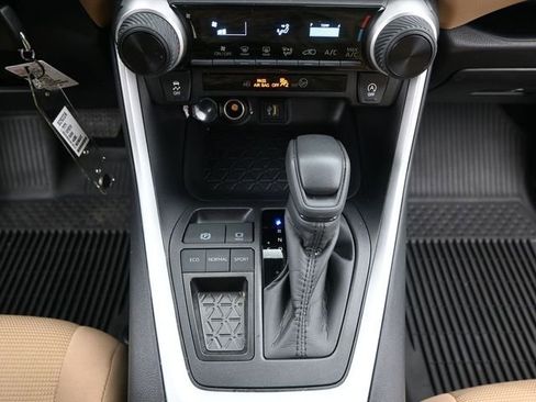 Used 2025 Toyota RAV4 LE image 8