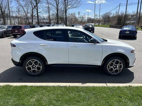 New 2026 Alfa Romeo Tonale w/ Black Premium Package AWD/4WD image 9