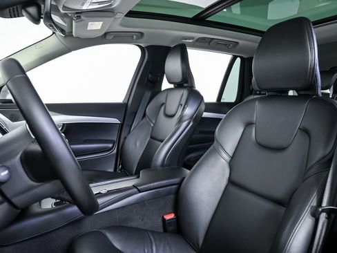 Certified 2025 Volvo XC90 B5 Core AWD/4WD image 7