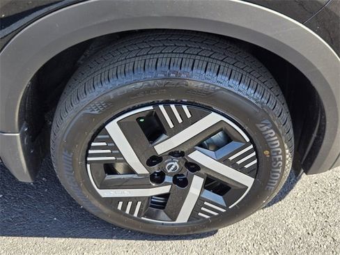 New 2026 Nissan Kicks SV image 13