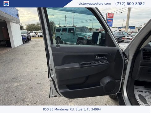 Used 2012 Jeep Liberty Sport image 24