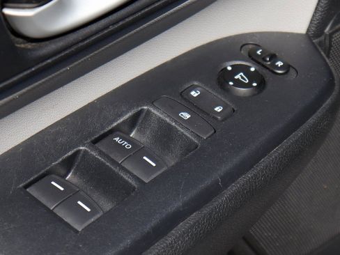 Used 2019 Honda CR-V LX image 13