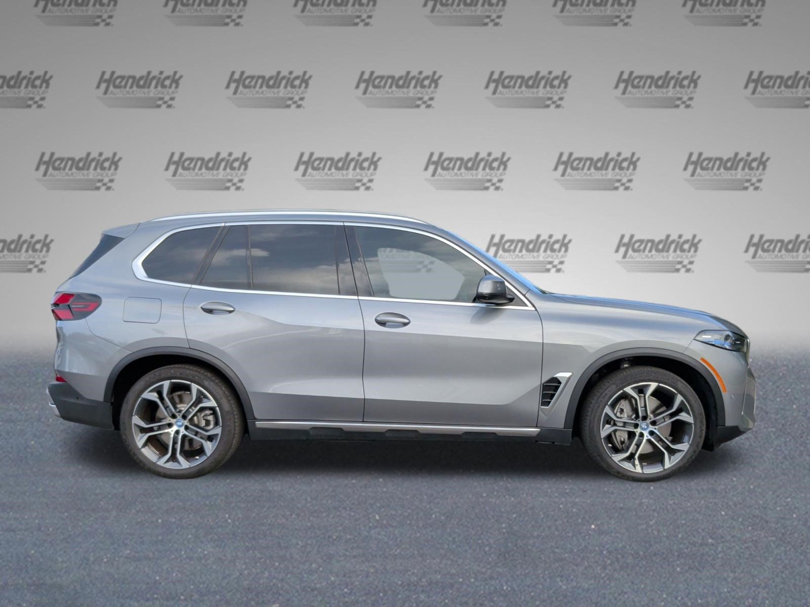 Used 2025 BMW X5 xDrive50e AWD/4WD image 6