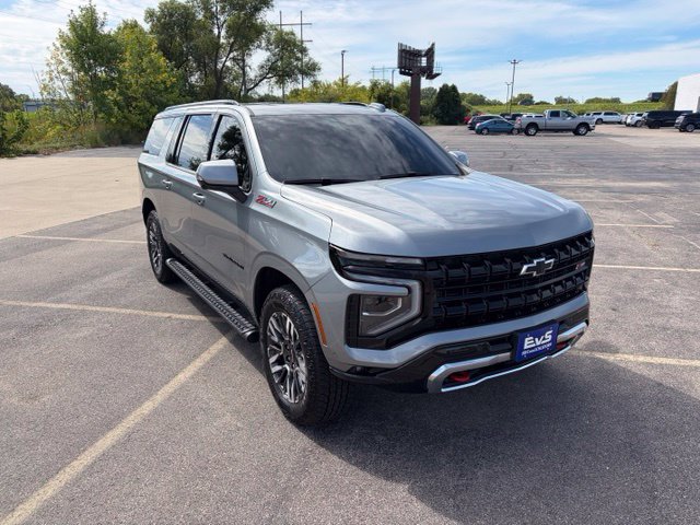 Used 2025 Chevrolet Suburban Z71 w/ Z71 Off-Road Package AWD/4WD image 8