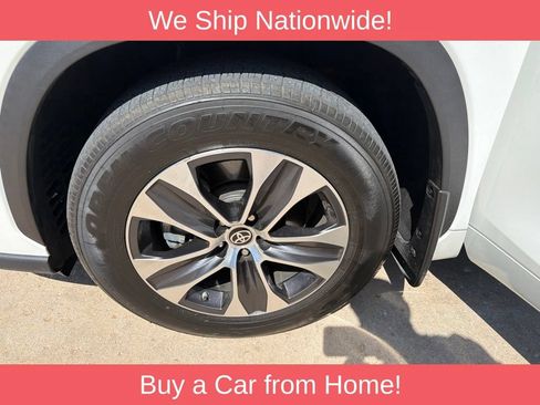 Used 2021 Toyota Highlander XLE AWD/4WD image 39