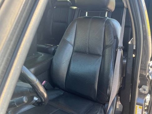 Used 2011 Chevrolet Avalanche LT image 14