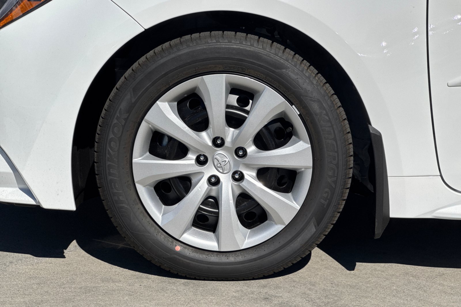 New 2027 Toyota Corolla LE FWD image 30