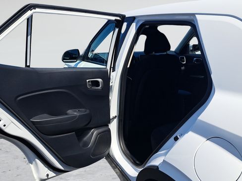 Used 2026 Hyundai Venue SE FWD image 11