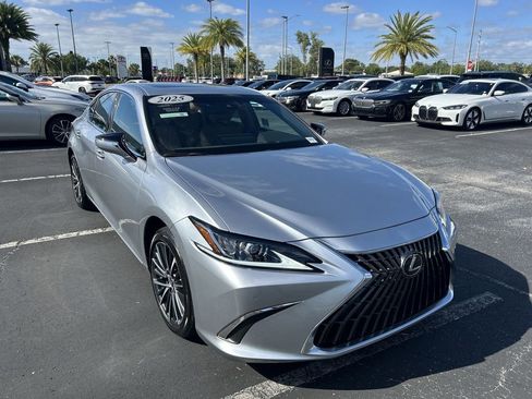 Used 2025 Lexus ES 350 w/ Premium Package image 12