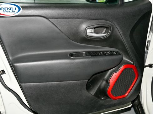 Used 2023 Jeep Renegade Trailhawk AWD/4WD image 10