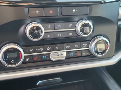 Used 2024 Ford Expedition XLT image 28