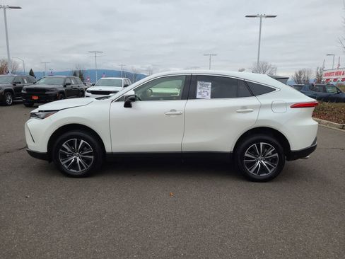 Used 2021 Toyota Venza LE image 11