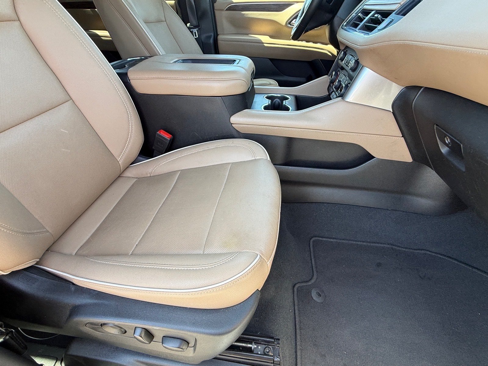 Used 2024 Chevrolet Suburban Premier AWD/4WD image 10