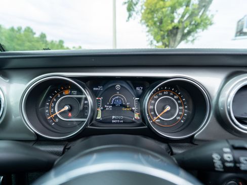 Used 2020 Jeep Wrangler Unlimited Sahara AWD/4WD image 20