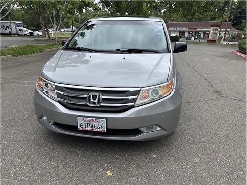 Used 2011 Honda Odyssey Touring Elite image 2