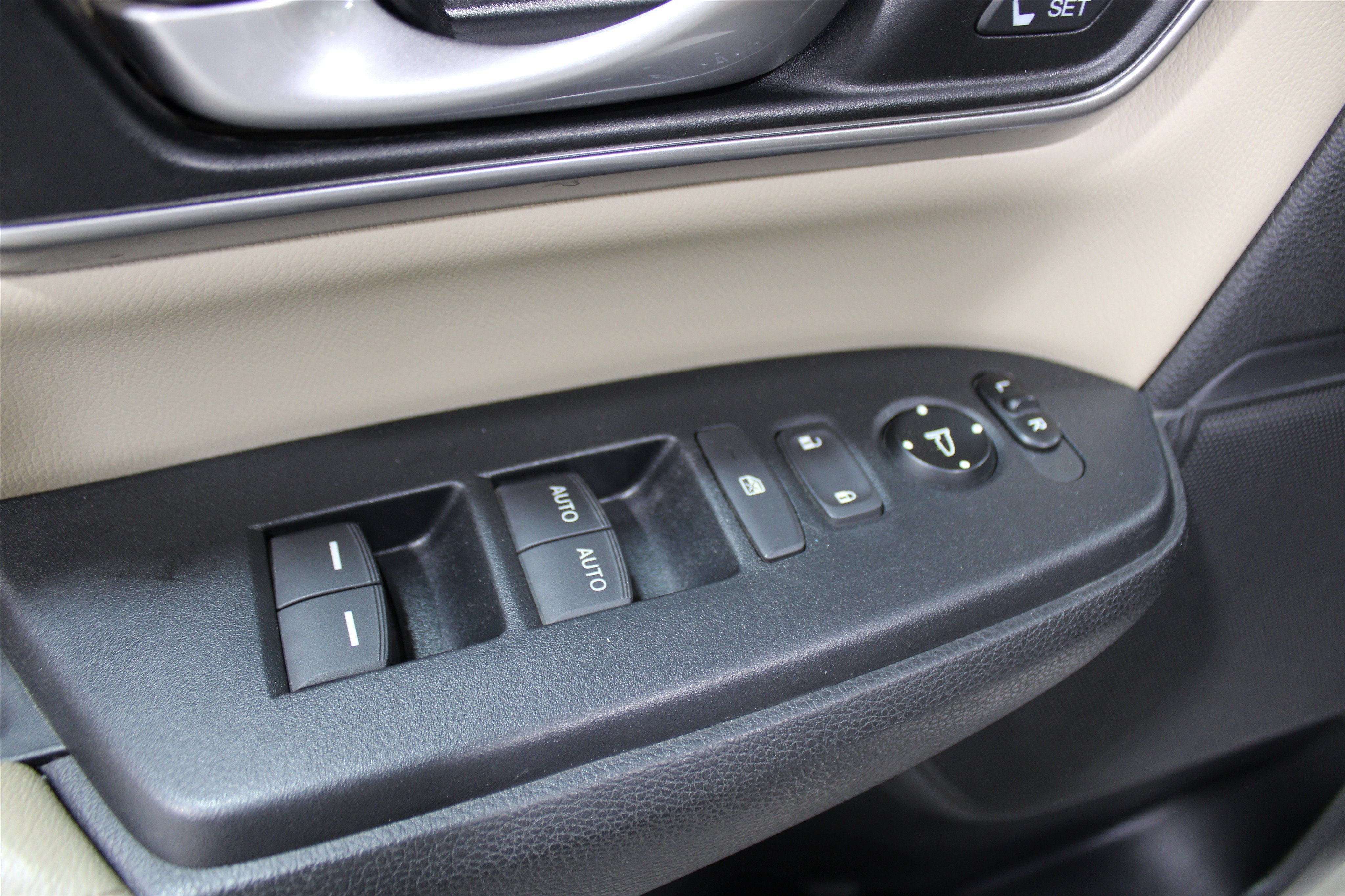 Used 2017 Honda CR-V EX-L image 7
