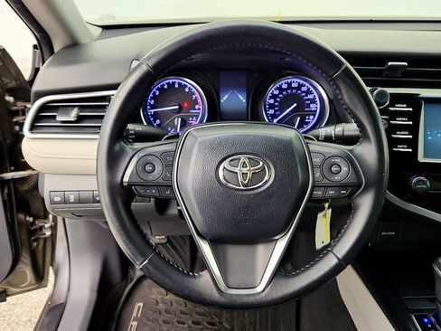 Used 2018 Toyota Camry SE w/ Moonroof Package FWD image 14
