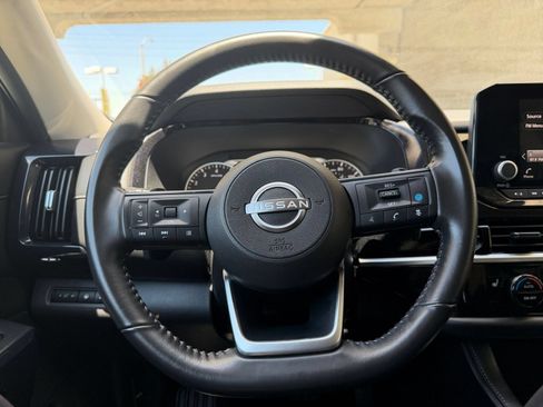 Used 2025 Nissan Pathfinder SV FWD image 30