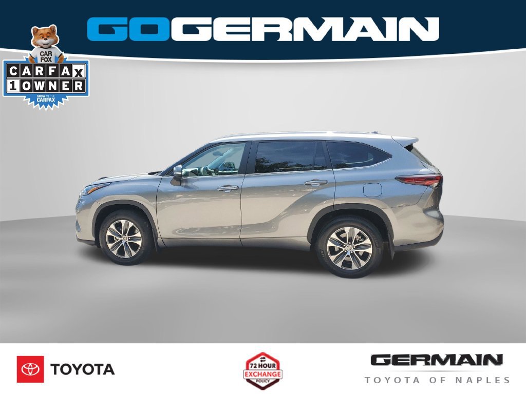 Used 2025 Toyota Highlander XLE FWD image 12