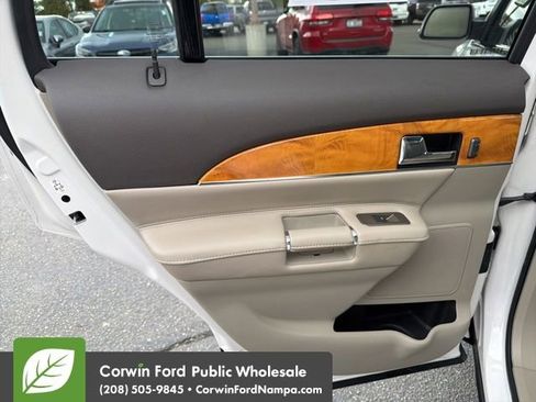 Used 2014 Lincoln MKX FWD w/ Equipment Group 102A image 28