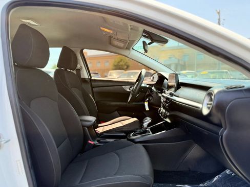 Used 2020 Kia Forte LXS FWD image 24