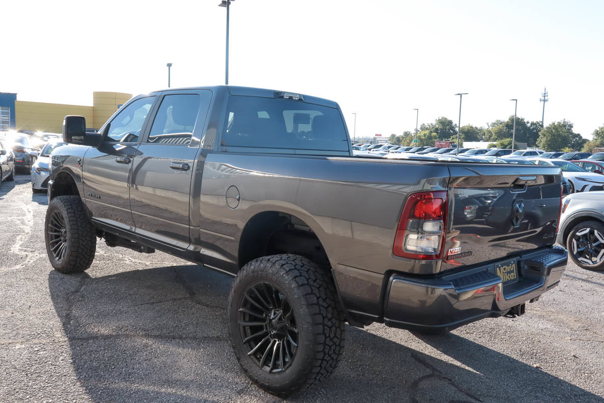 Used 2024 RAM 2500 Big Horn w/ Night Edition AWD/4WD image 4