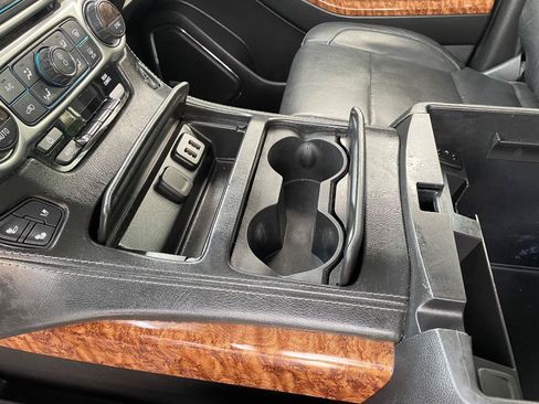 Used 2018 Chevrolet Suburban Premier RWD image 13