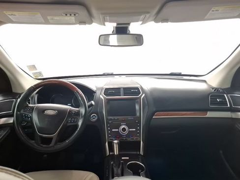 Used 2019 Ford Explorer Platinum AWD/4WD image 12