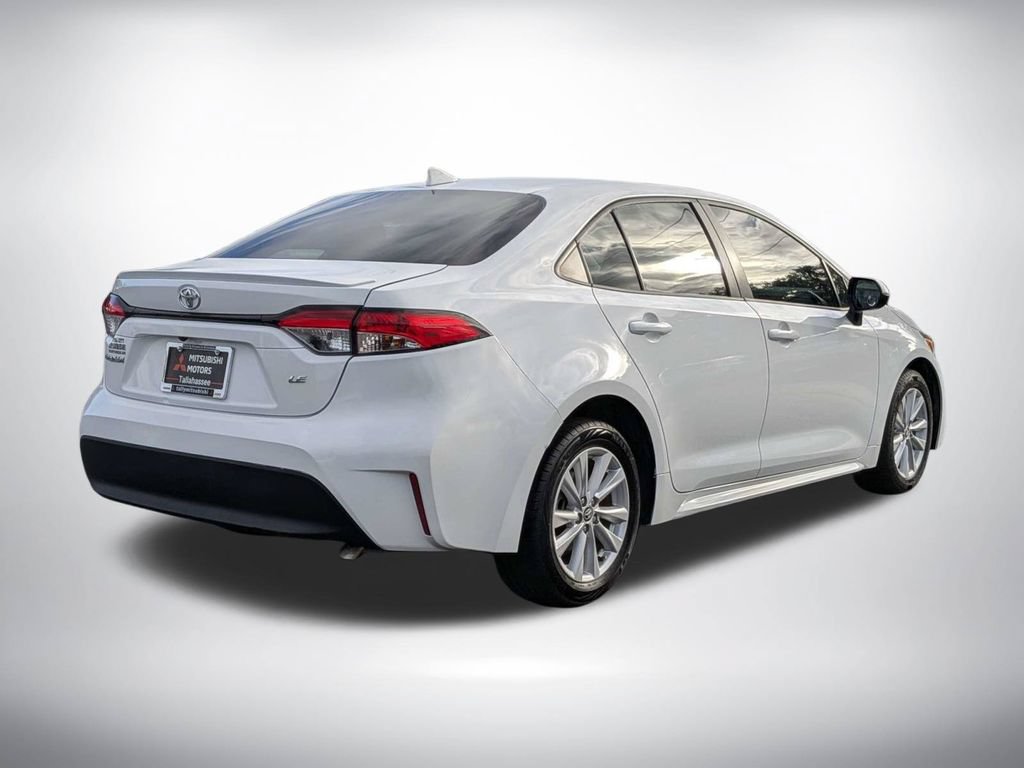 Used 2024 Toyota Corolla LE w/ LE Convenience Package FWD image 4