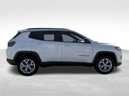 Used 2024 Jeep Compass Latitude AWD/4WD image 19