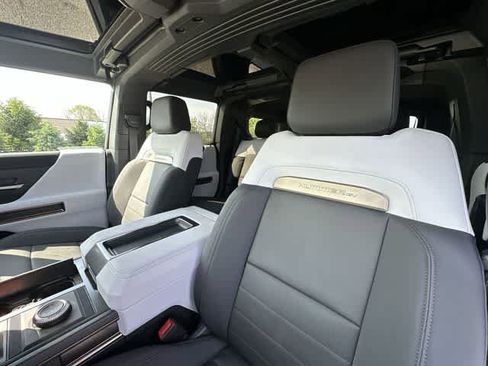 Used 2024 GMC Hummer EV 2X AWD/4WD image 16