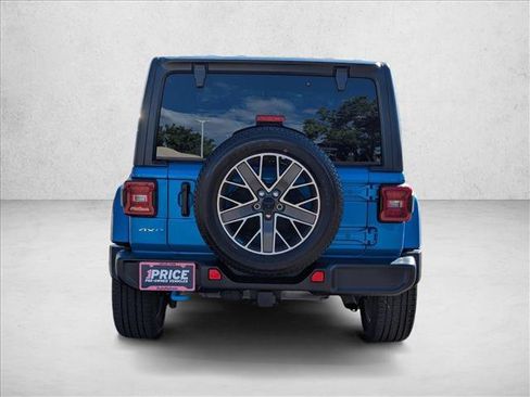 Used 2023 Jeep Wrangler Unlimited Sahara w/ Cold Weather Group AWD/4WD image 7