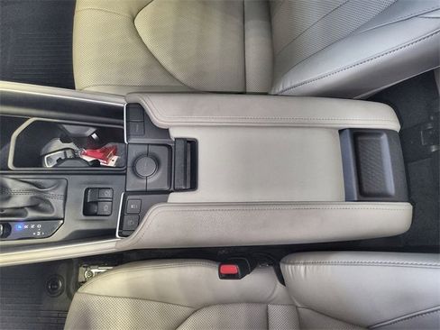 Used 2025 Toyota Grand Highlander Limited image 21